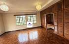 5 Bed House with En Suite in Runda - 12