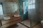 5 Bed Townhouse with En Suite at Lonetree - 20