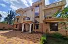 5 Bed Townhouse with En Suite in Lavington - 8
