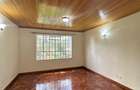 5 Bed Townhouse with En Suite in Lavington - 6