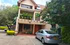 3 Bed Villa with En Suite at Lavington - 13