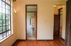 4 Bed Villa with En Suite in Redhill - 30