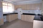 5 Bed Villa with En Suite in Redhill - 6