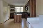 5 Bed Townhouse with En Suite in Spring Valley - 6