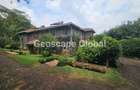 5 Bed House with En Suite in Ridgeways - 1