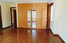 5 Bed Townhouse with En Suite at Lavington - 15