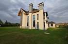 5 Bed House with En Suite in Runda - 2