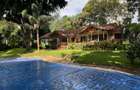 5 Bed House with En Suite in Lavington - 2