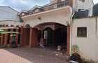 6 Bed Townhouse with En Suite at Lavington - 2