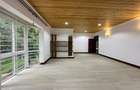 5 Bed House with En Suite in Rosslyn - 17
