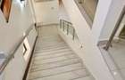6 Bed House with En Suite at Hr92 - 12