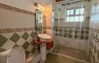 5 Bed House with En Suite in Runda - 16