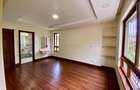 5 Bed Townhouse with En Suite in Spring Valley - 6