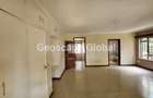 4 Bed House with En Suite in Nyari - 13