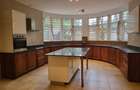 5 Bed Townhouse with En Suite in Rosslyn - 4