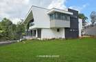 5 Bed House with Garden in Nyari - 1
