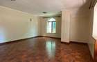 6 Bed Townhouse with En Suite at Near State House Road - 11