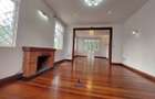 5 Bed Villa with En Suite at Lone Tree - 3
