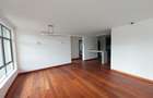 4 Bed Apartment with Swimming Pool in Rosslyn - 2