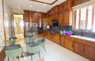 6 Bed House with En Suite in Lavington - 5