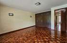 5 Bed Townhouse with En Suite at Lavington - 6