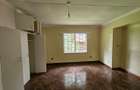 4 Bed House with En Suite in Rosslyn - 6