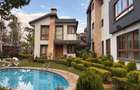 6 Bed Townhouse with En Suite in Lavington - 2