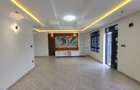 6 Bed House with En Suite in Membley - 2