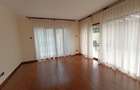 5 Bed Townhouse with En Suite in Lavington - 6