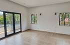 5 Bed Villa with En Suite in Lavington - 1