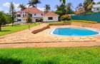 5 Bed Townhouse with En Suite in Nyari - 1