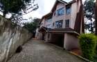 6 Bed Townhouse with En Suite at Lavington Road - 1