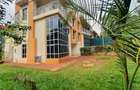 5 Bed House with En Suite in Lavington - 2