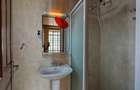 6 Bed Townhouse with En Suite at Othaya Road - 11