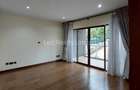 5 Bed Townhouse with En Suite in Lavington - 12