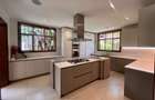 5 Bed House with En Suite in Lavington - 16