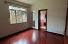 5 Bed Townhouse with En Suite in Lavington - 10