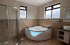 5 Bed Townhouse with En Suite in Lavington - 7