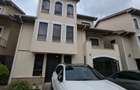 5 Bed Villa with En Suite in Lavington - 1