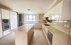 4 Bed Apartment in Riverside - 13