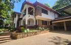 5 Bed House with En Suite in Runda - 16