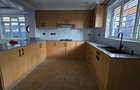 4 Bed House in Membley - 8