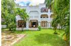 Studio Apartment with Swimming Pool in Diani - 3