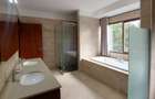 5 Bed Townhouse with En Suite in Lavington - 16