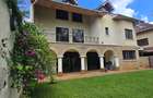 5 Bed Townhouse with En Suite at Lavington Green - 3