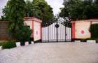 6 Bed House with En Suite in Garden Estate - 2