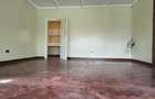 4 Bed House with En Suite in Rosslyn - 12