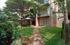 5 Bed House with En Suite in Lavington - 1