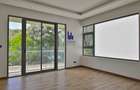 6 Bed Townhouse with En Suite in Lavington - 8