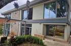 5 Bed House with En Suite in Lavington - 1